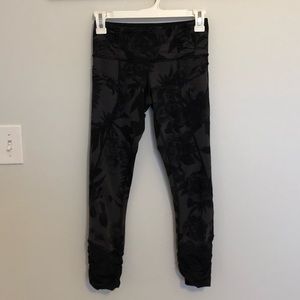 Women’s Floral Patterned Lululemon Capri Leggings